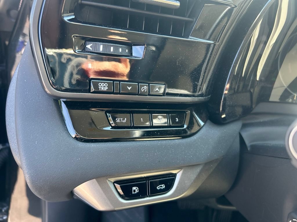 Used 2023 Lexus RX 350h w/ Accessory Package (K3) AWD/4WD image 17