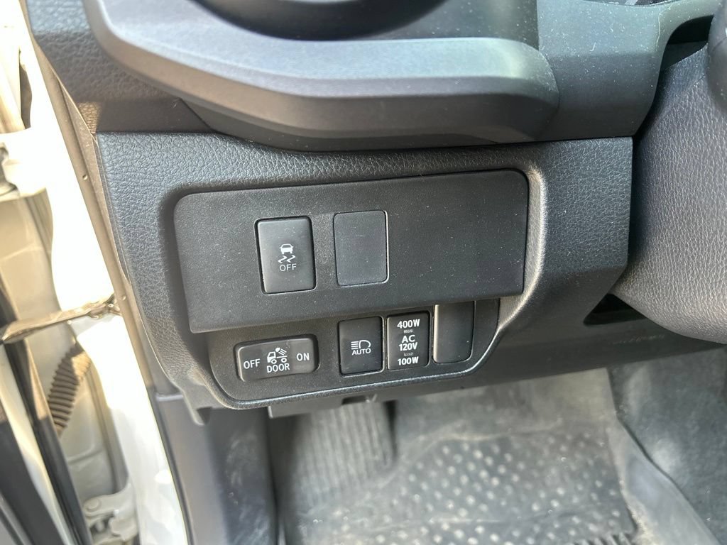 Used 2020 Toyota Tacoma TRD Off-Road AWD/4WD image 18