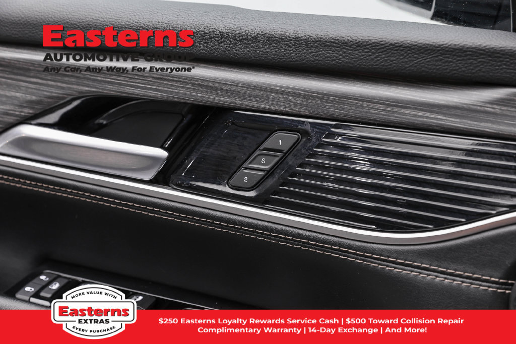 Used 2024 Jeep Wagoneer L Series II RWD image 24