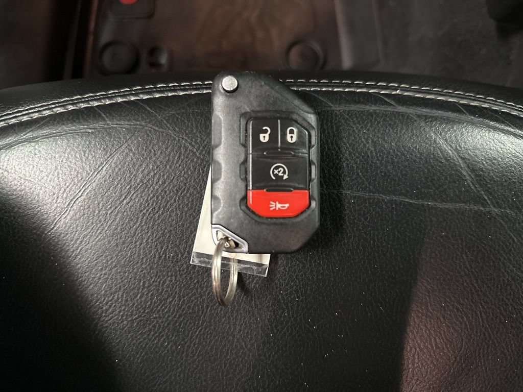 Used 2018 Jeep Wrangler Unlimited Sahara AWD/4WD image 37