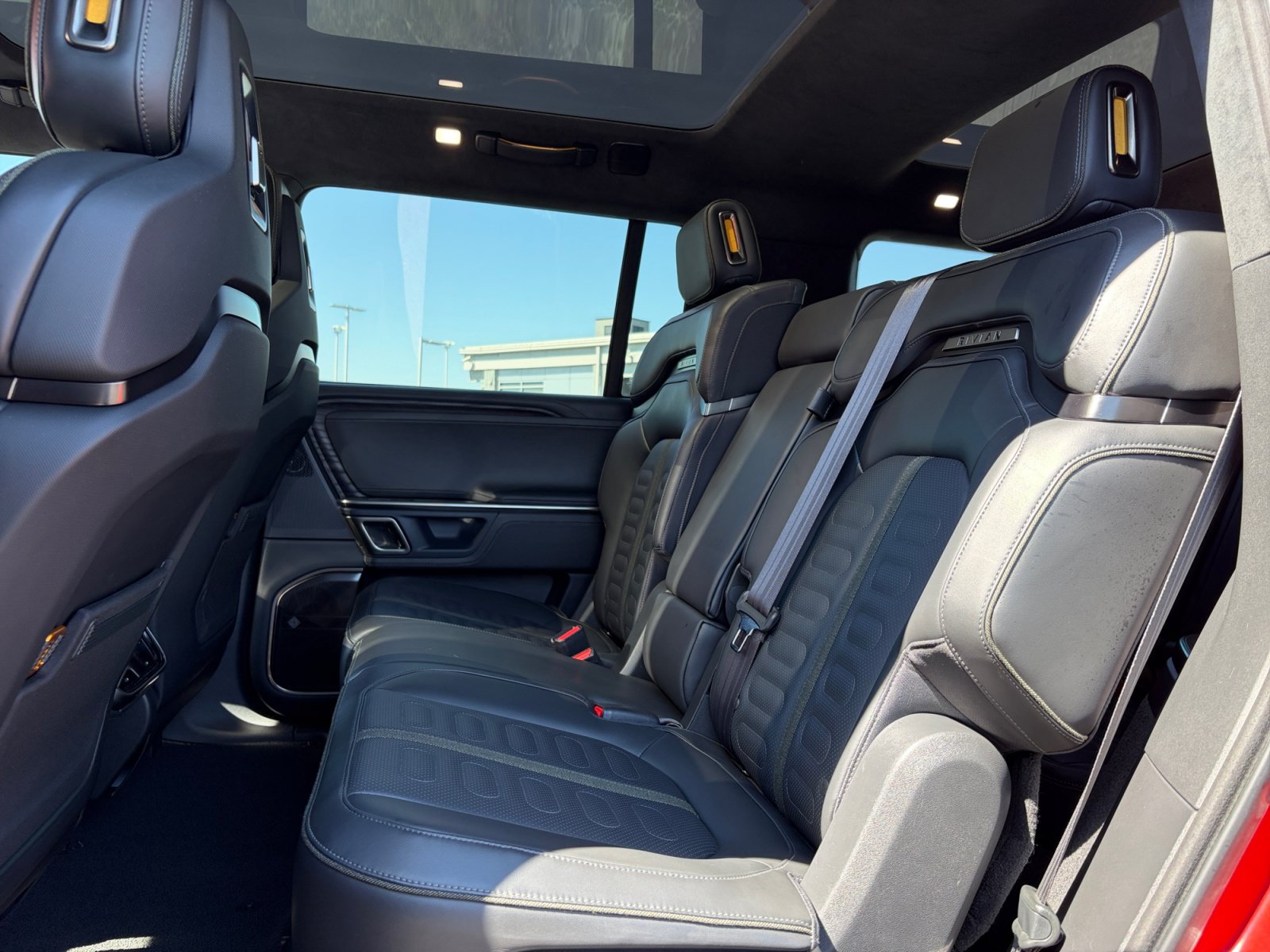 Used 2024 Rivian R1S Adventure AWD/4WD image 27