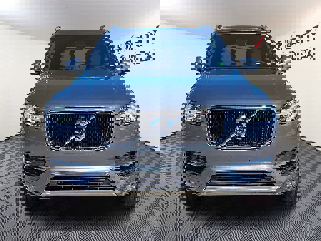 Used 2018 Volvo XC90 T6 Momentum w/ Convenience Package image 2