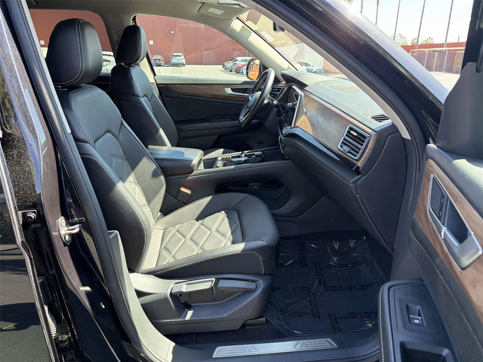Used 2024 Volkswagen Atlas SE FWD image 15