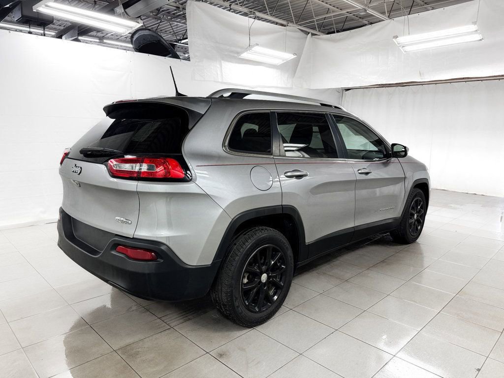 Used 2018 Jeep Cherokee Latitude FWD image 6