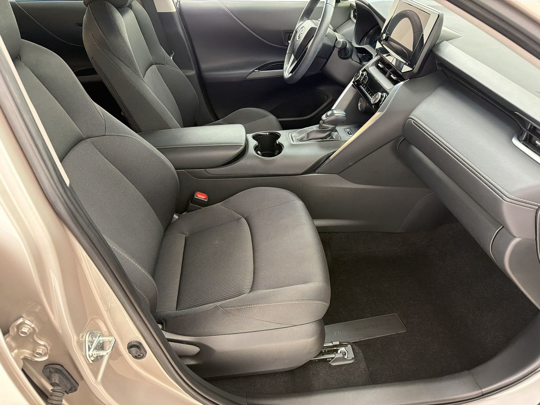 Used 2023 Toyota Venza LE AWD/4WD image 24