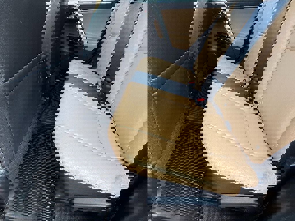 Used 2016 Toyota RAV4 Limited image 13