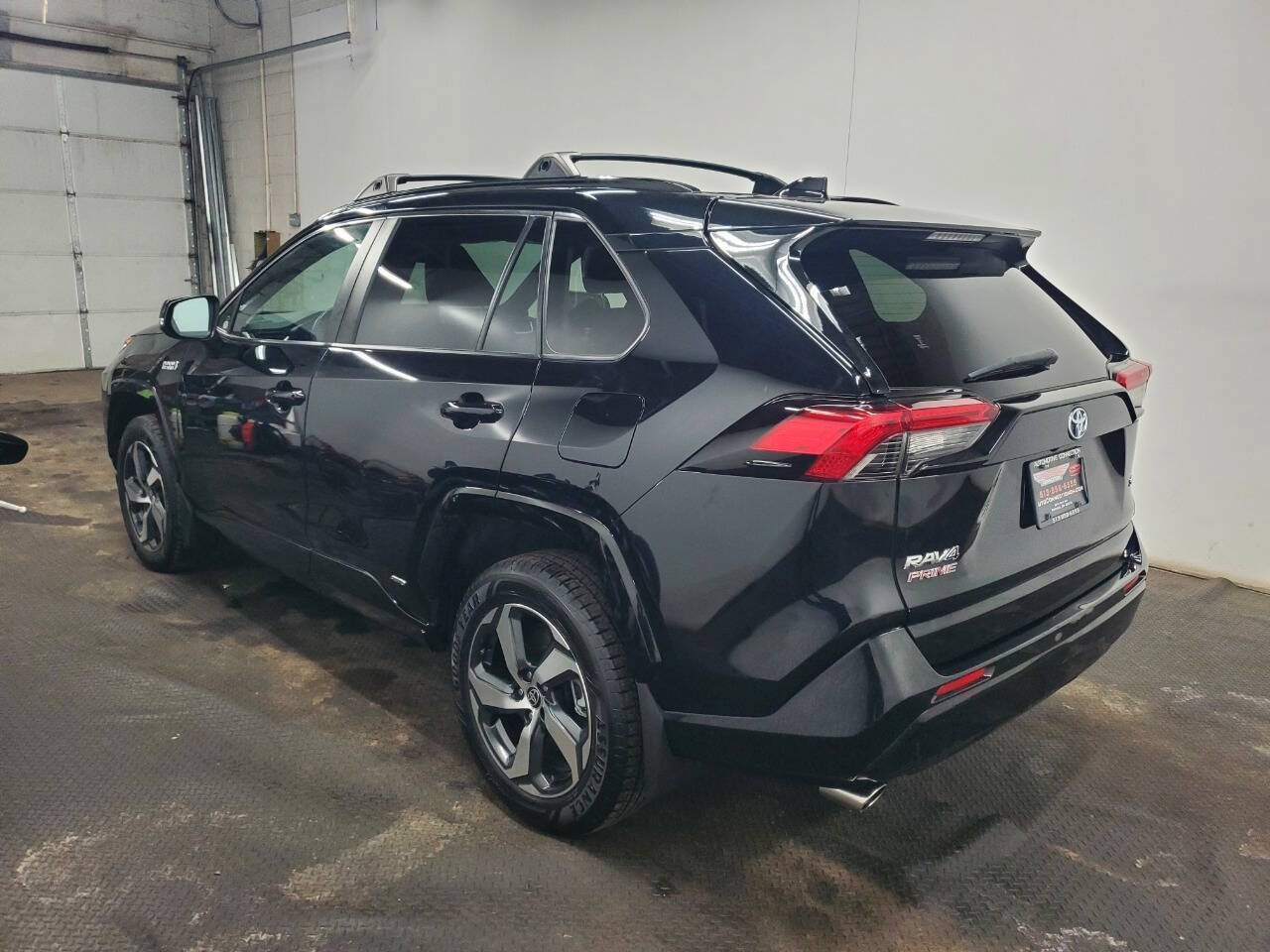 Used 2021 Toyota RAV4 SE w/ Weather & Moonroof Package AWD/4WD image 5