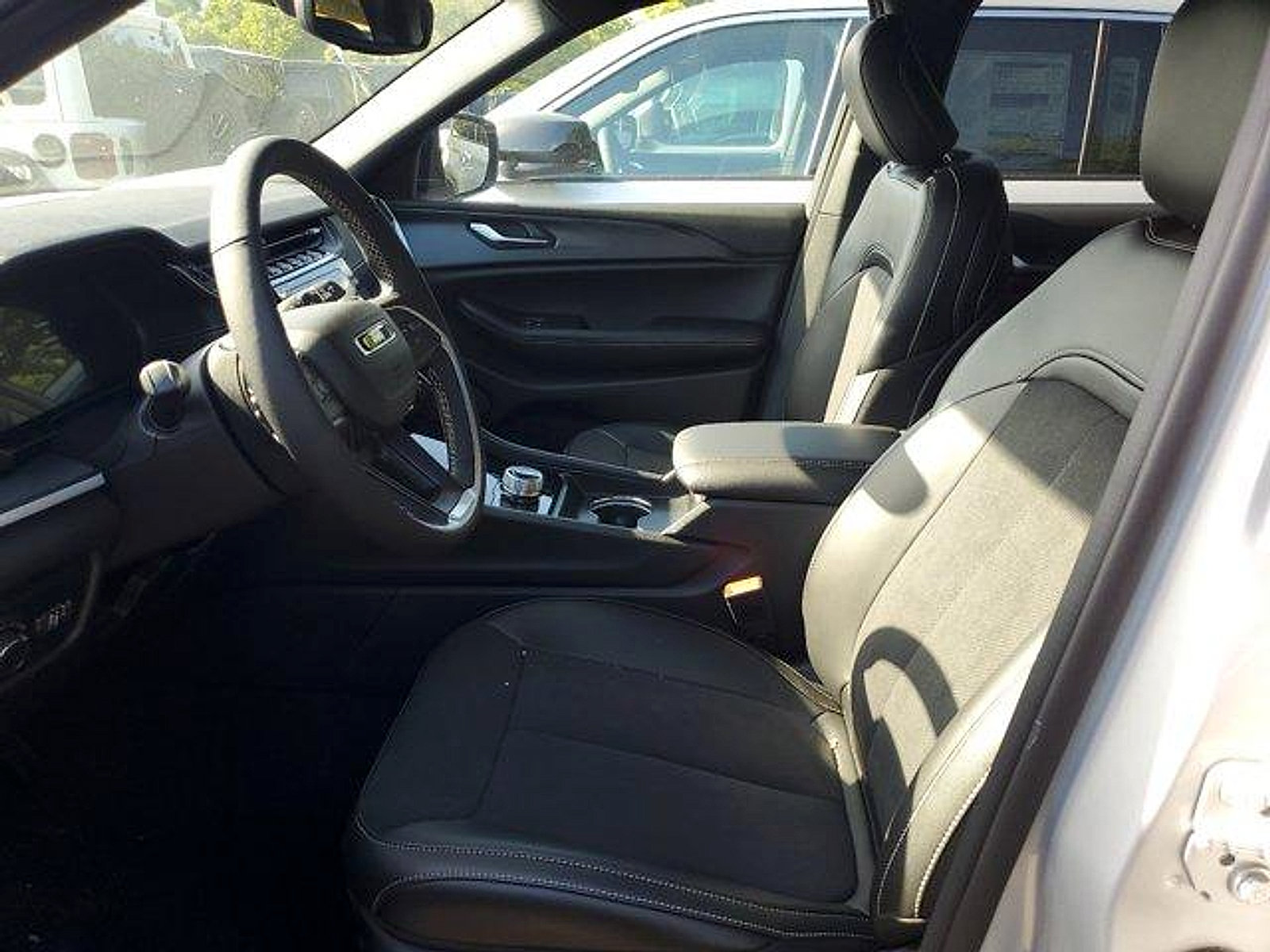 New 2024 Jeep Grand Cherokee L Laredo AWD/4WD image 11
