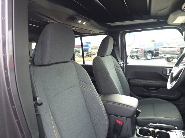 Used 2025 Jeep Wrangler Unlimited Sahara w/ Safety Group image 38