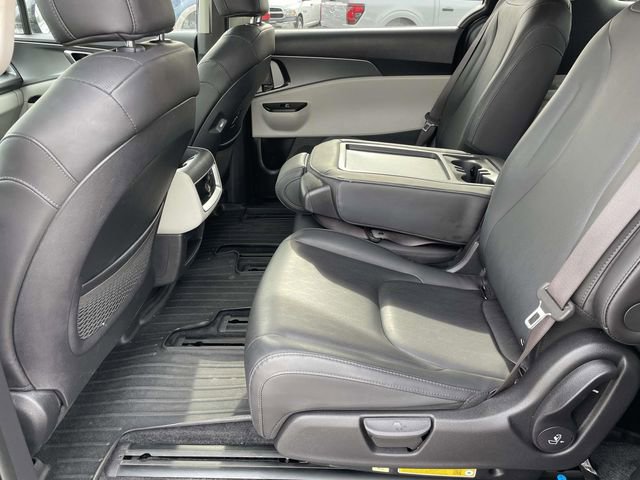 Used 2024 Kia Carnival LX image 23