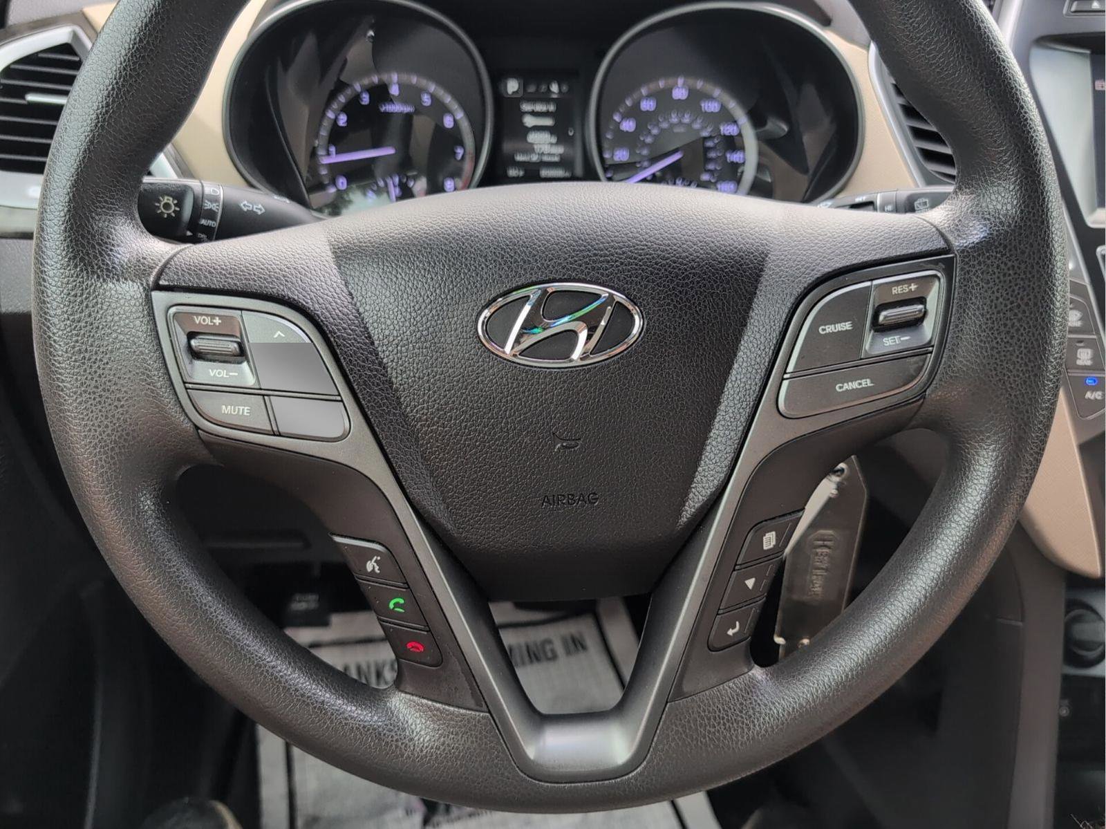 Used 2017 Hyundai Santa Fe SE image 12