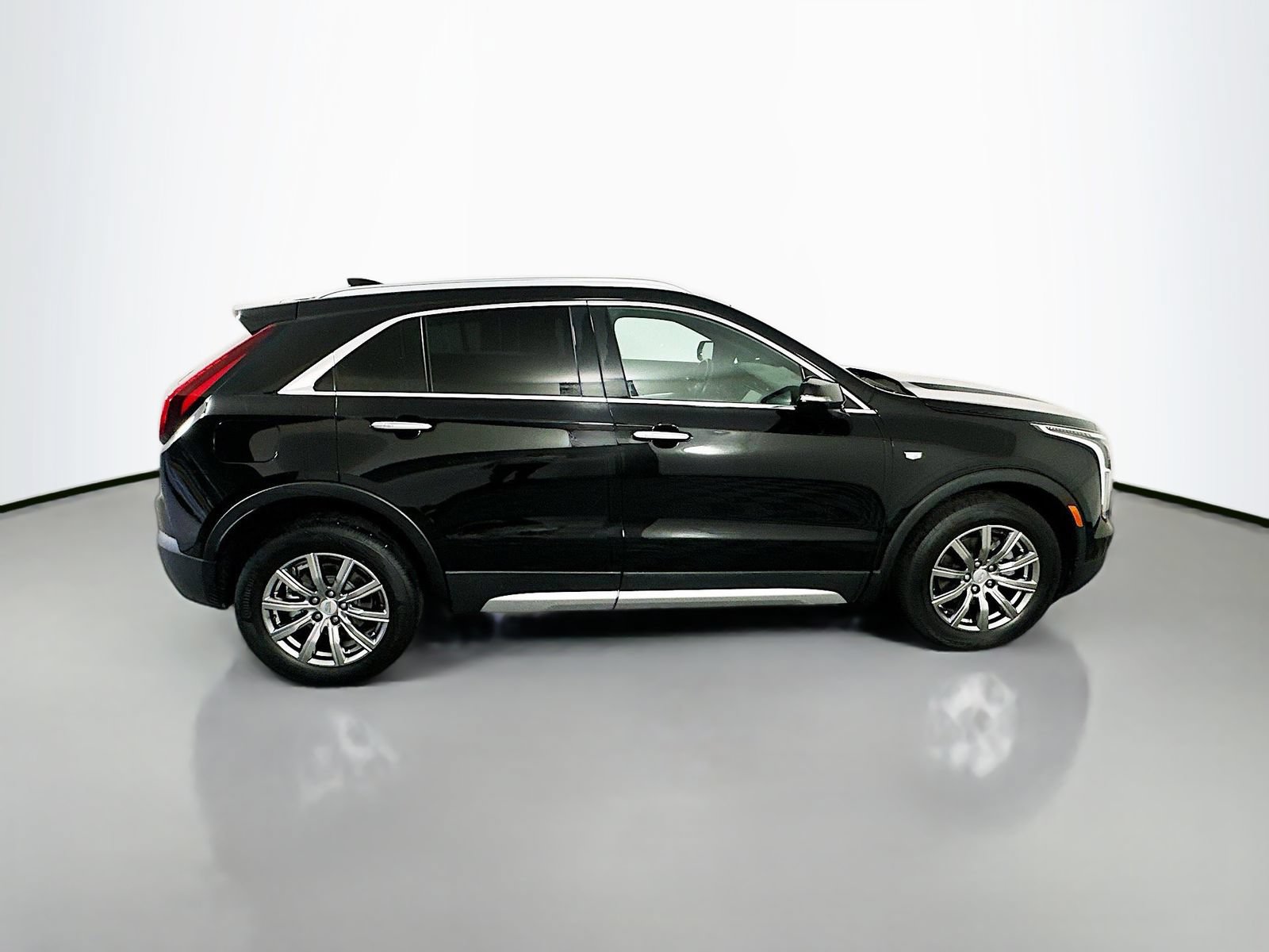 Used 2022 Cadillac XT4 Premium Luxury w/ Driver Awareness Package AWD/4WD image 8