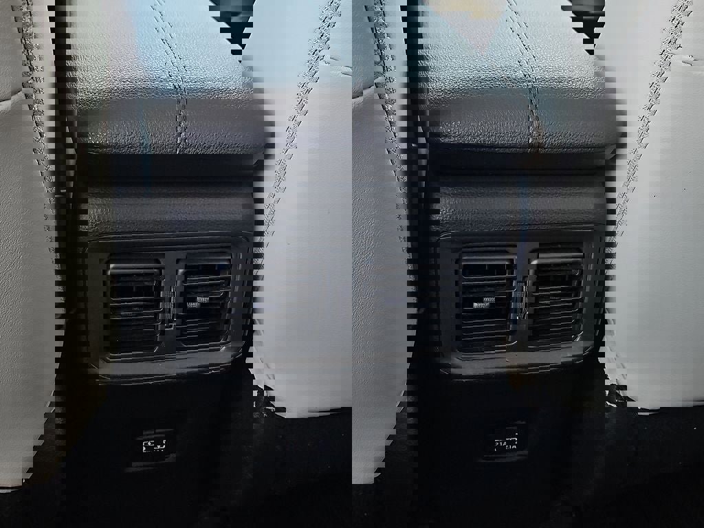 Used 2021 Toyota RAV4 XLE Premium image 18