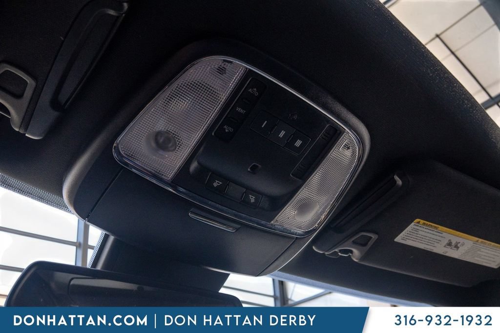 Used 2017 Dodge Charger R/T RWD image 13