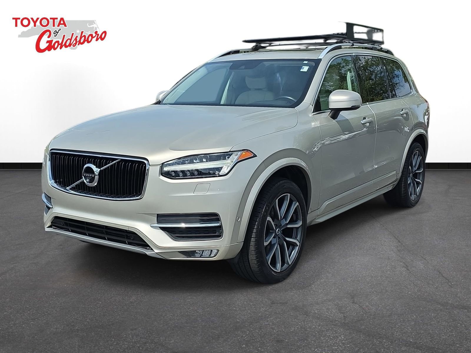 Used 2018 Volvo XC90 T6 Momentum w/ Convenience Package AWD/4WD image 1