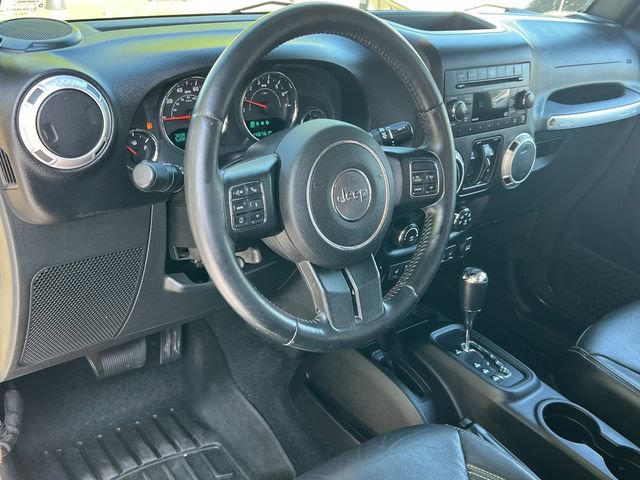 Used 2015 Jeep Wrangler Unlimited Sahara w/ Max Tow Package AWD/4WD image 18