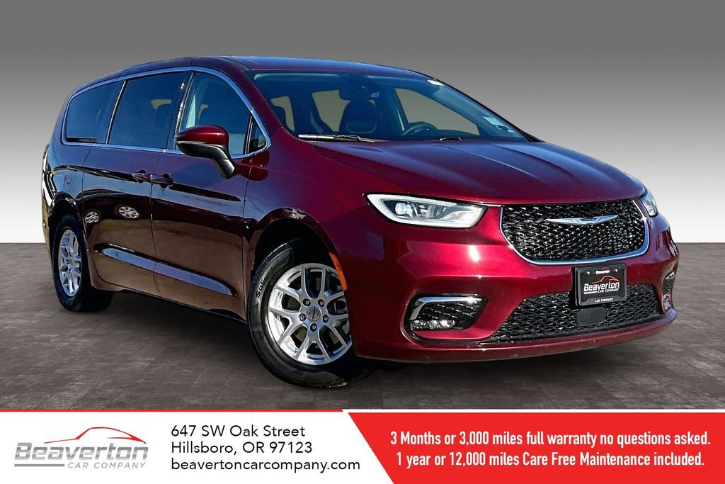 Used 2023 Chrysler Pacifica Touring-L image 1