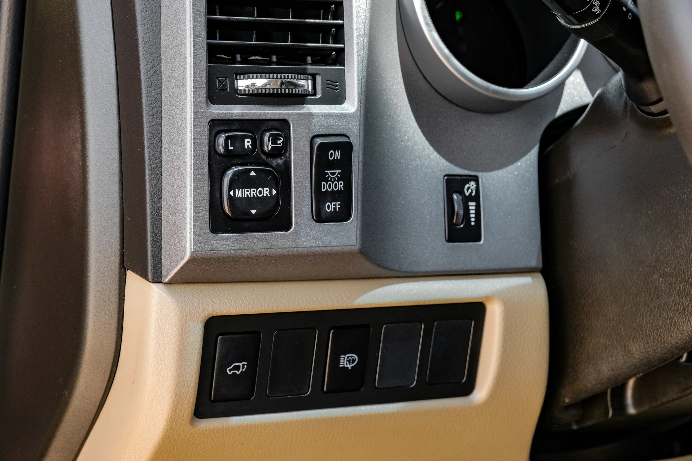 Used 2011 Toyota Sequoia Limited RWD image 22