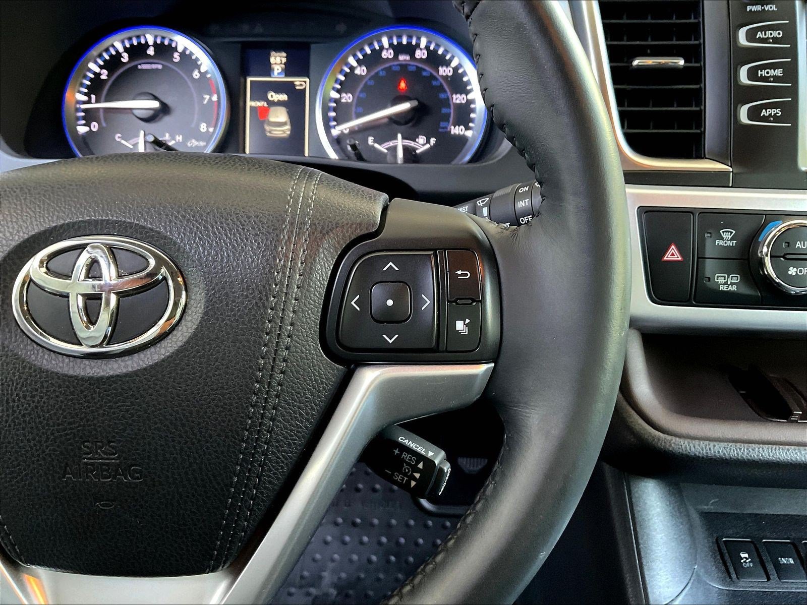 Used 2016 Toyota Highlander XLE AWD/4WD image 12
