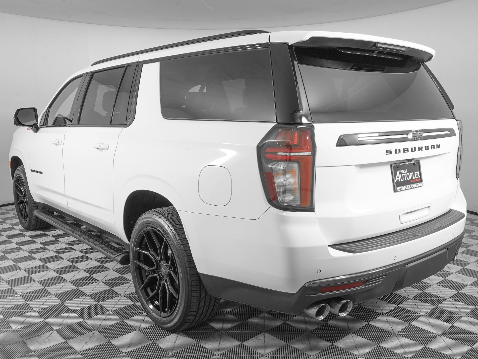 Used 2022 Chevrolet Suburban Z71 w/ Z71 Off-Road Package AWD/4WD image 6