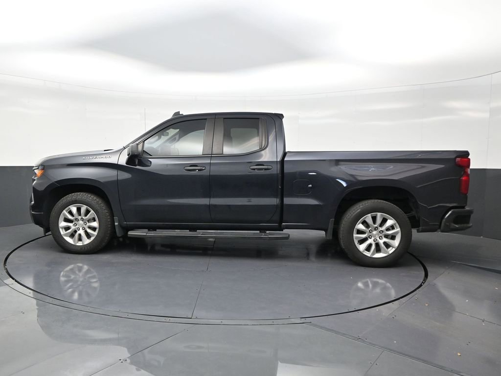 Used 2023 Chevrolet Silverado 1500 Custom RWD image 2