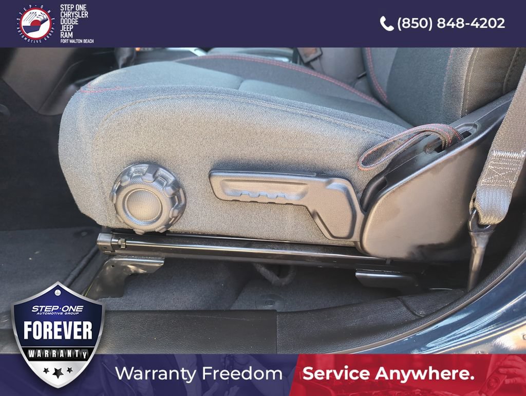 Used 2025 Jeep Wrangler Unlimited Rubicon w/ Convenience Group AWD/4WD image 12