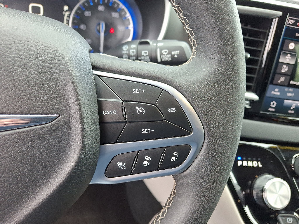 Used 2024 Chrysler Pacifica Touring-L FWD image 23