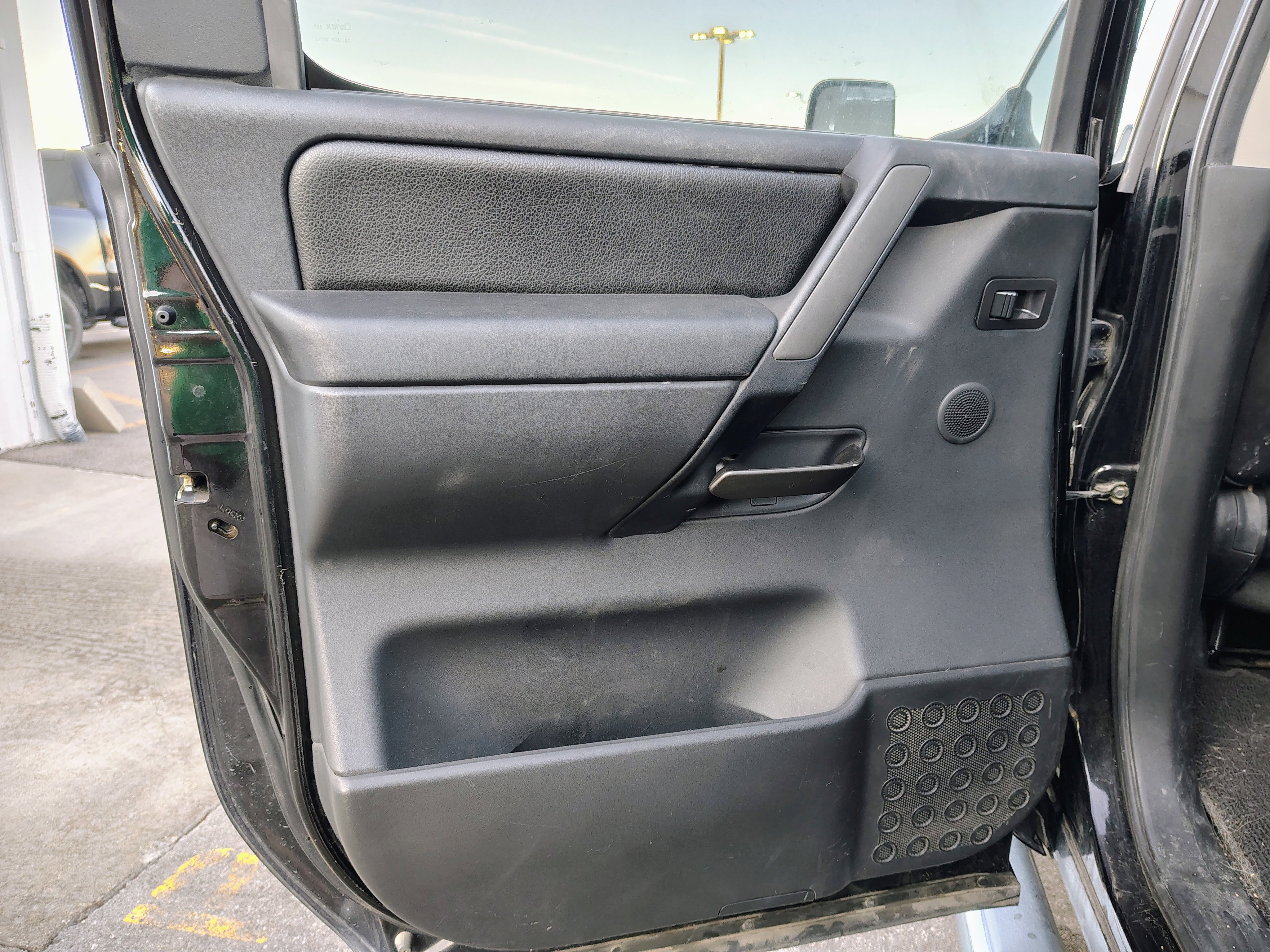 Used 2013 Nissan Titan SL w/ Moonroof Pkg image 12