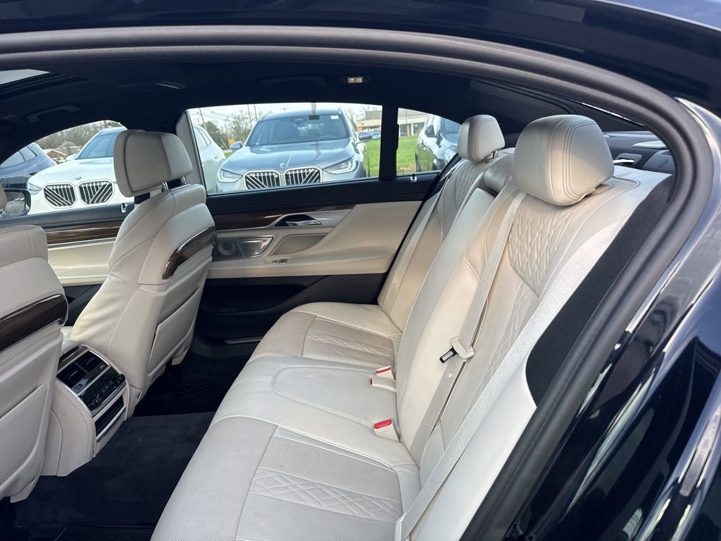 Used 2018 BMW 750i xDrive AWD/4WD image 21