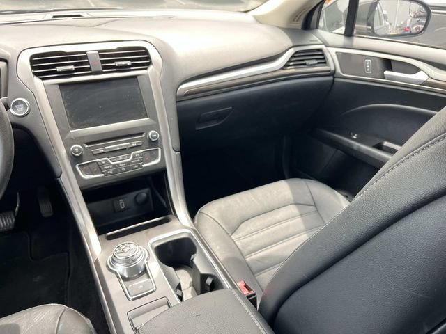 Used 2017 Ford Fusion SE w/ Fusion SE Technology Package FWD image 14