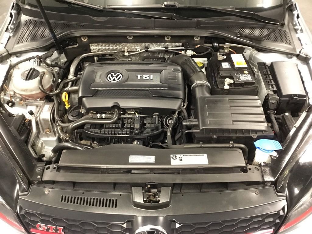 Used 2017 Volkswagen GTI SE image 48
