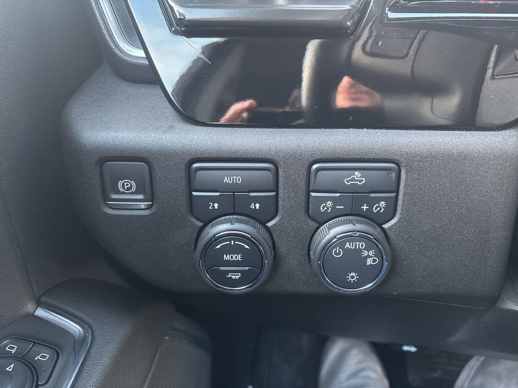 Used 2024 Chevrolet Silverado 1500 LT image 18