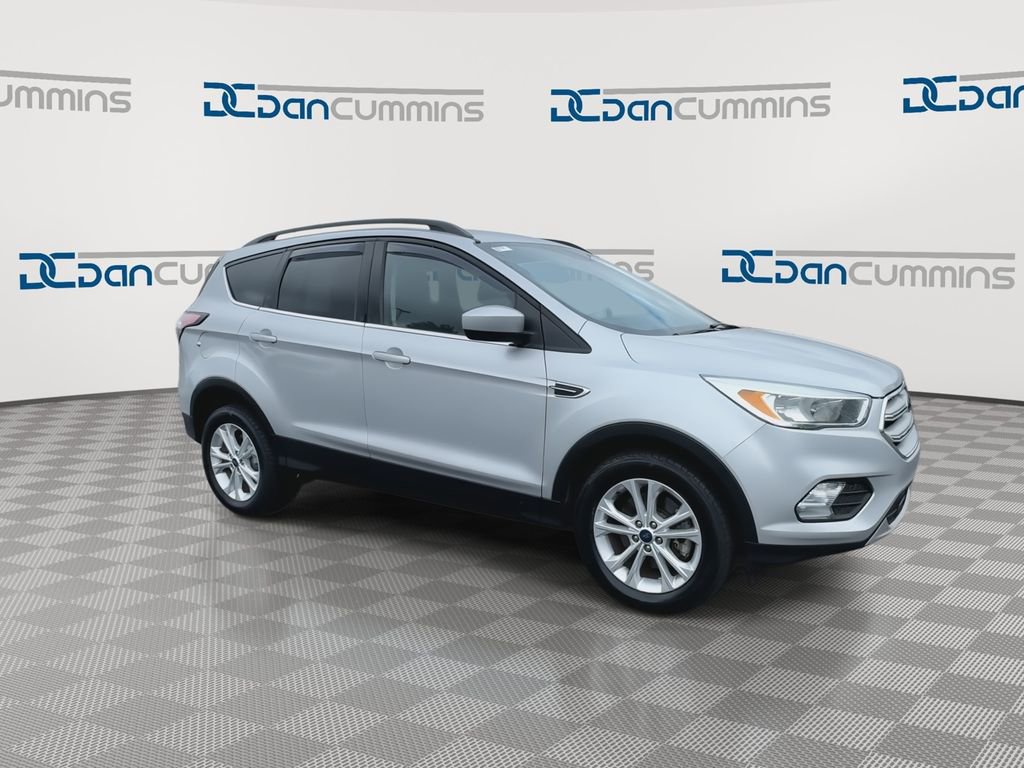 Used 2018 Ford Escape SE w/ SE Sync 3 Package AWD/4WD image 2
