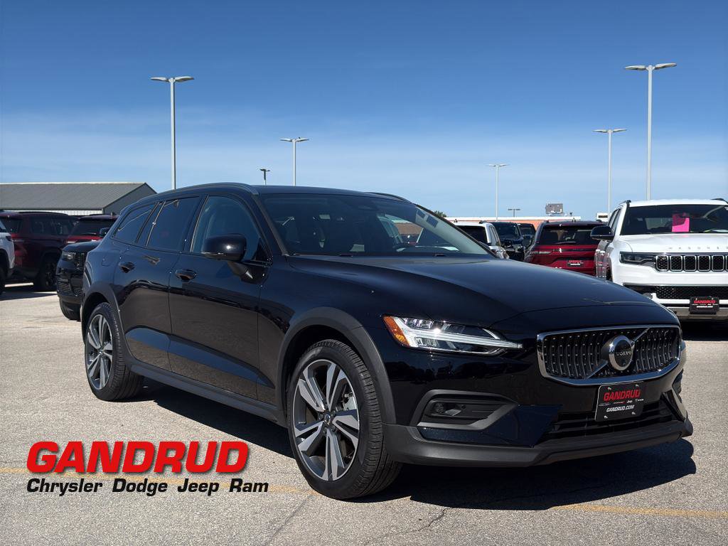 Used 2025 Volvo V60 B5 Cross Country Plus