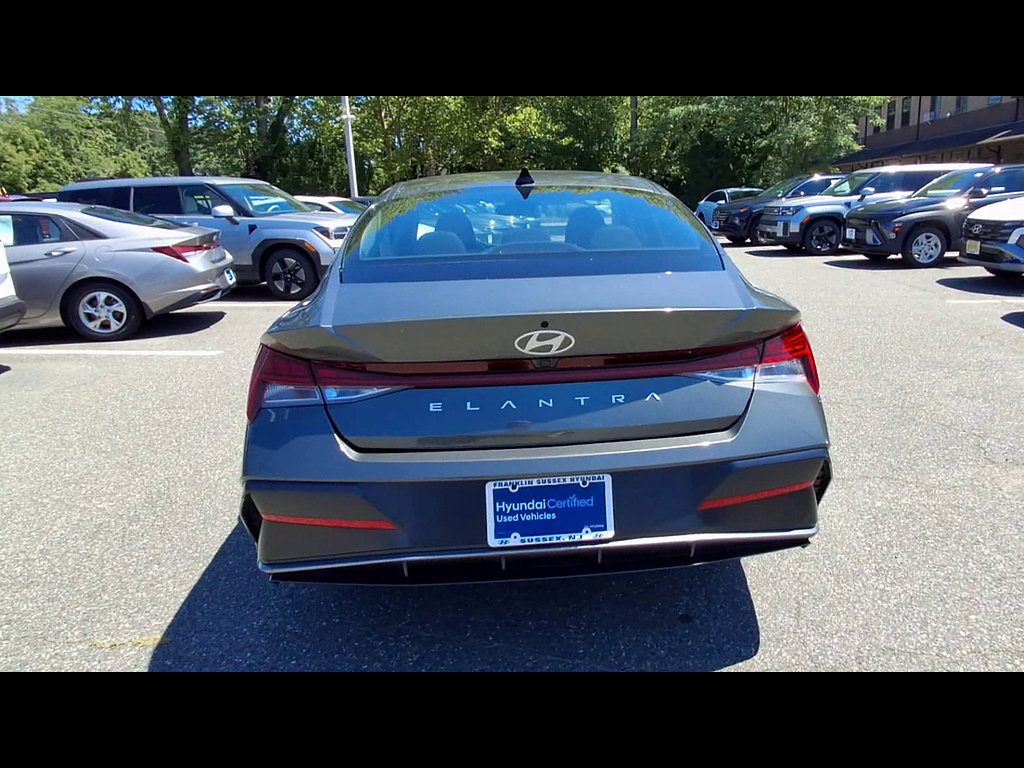 Certified 2025 Hyundai Elantra SEL FWD image 7