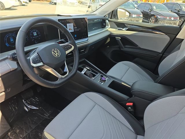 New 2026 Volkswagen Tiguan SE image 14