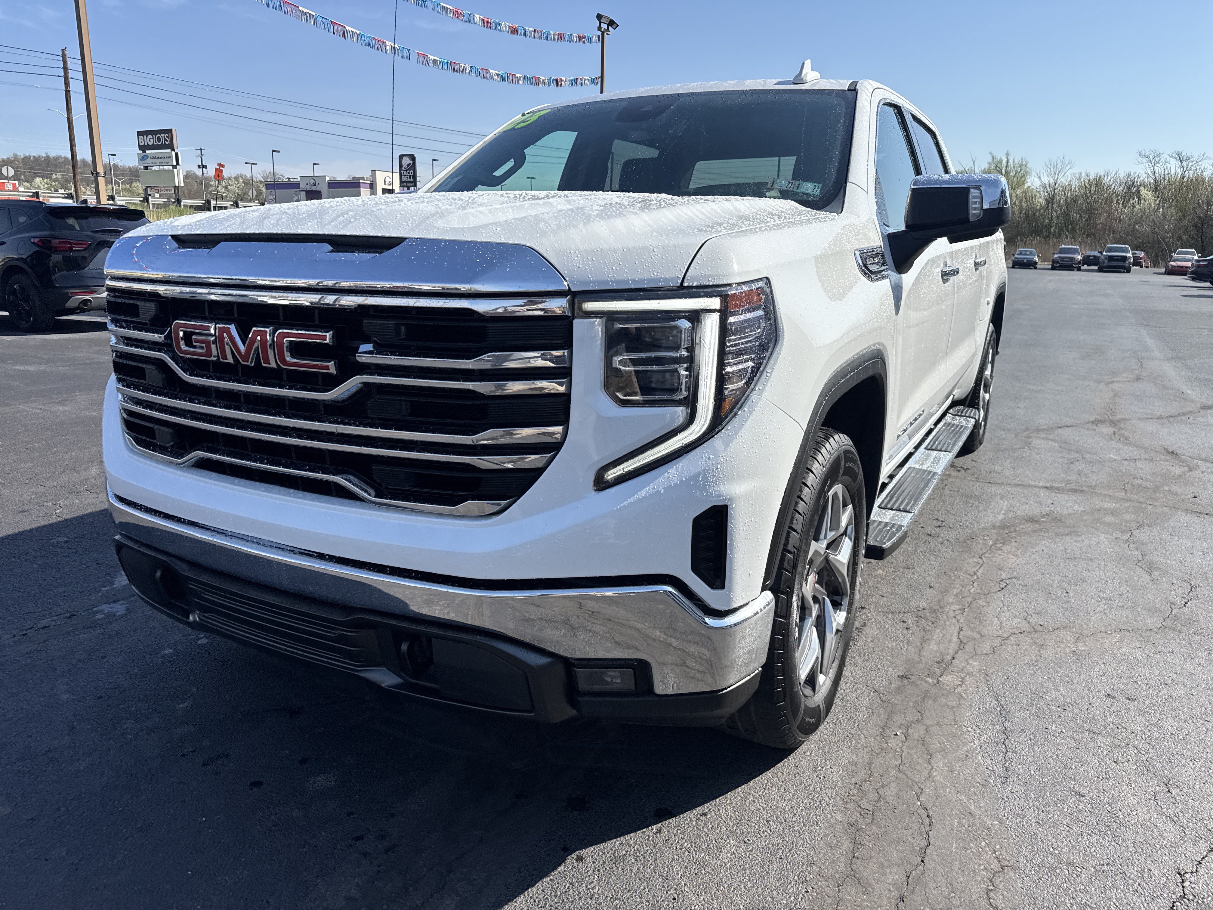 Used 2023 GMC Sierra 1500 SLT w/ SLT Premium Package AWD/4WD image 10