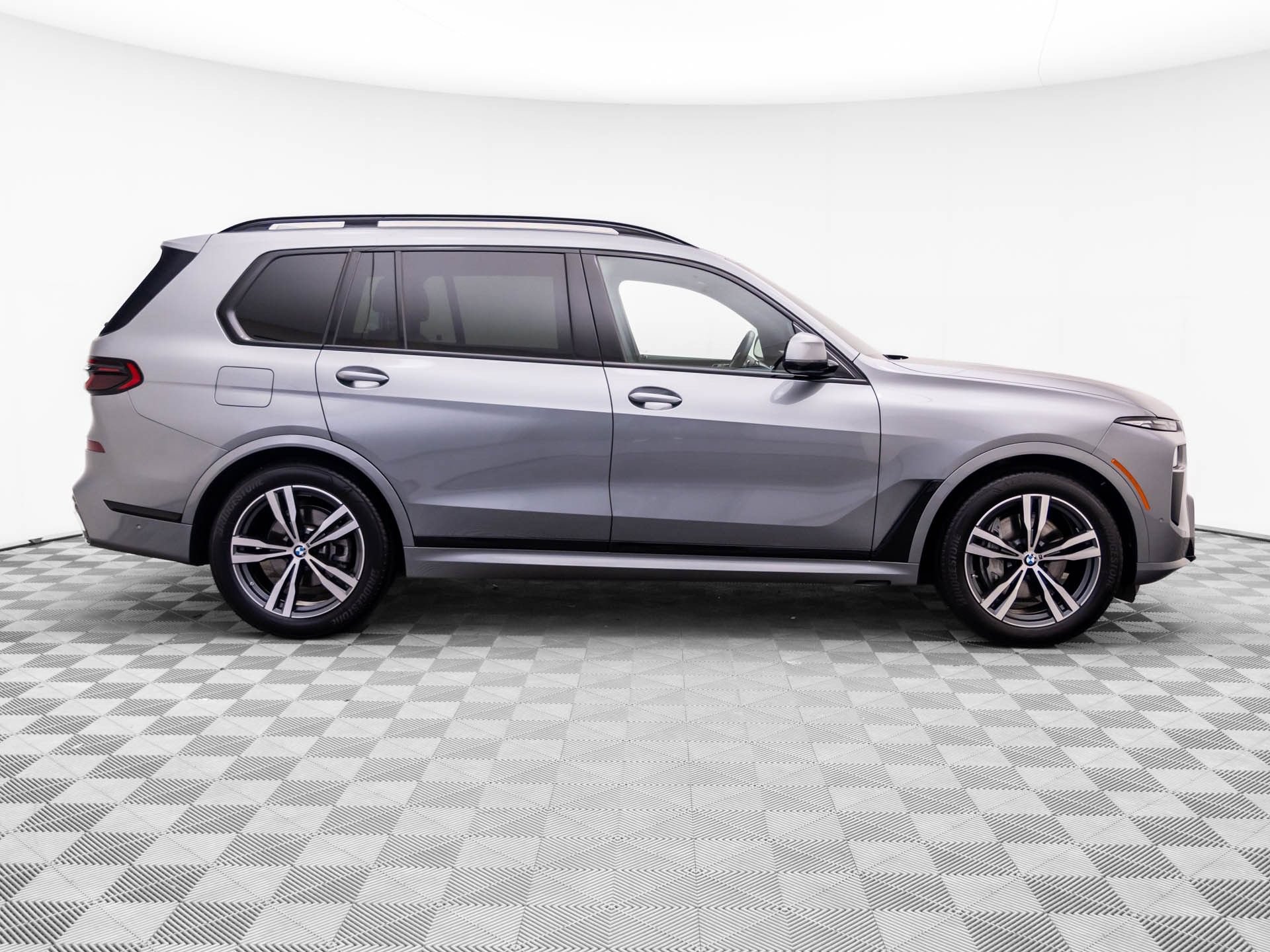 Certified 2026 BMW X7 xDrive40i w/ M Sport Package AWD/4WD image 6