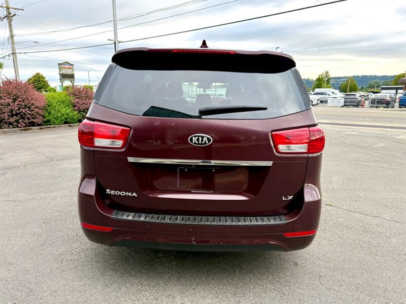 Used 2018 Kia Sedona LX w/ LX Essentials Premium Package FWD image 7