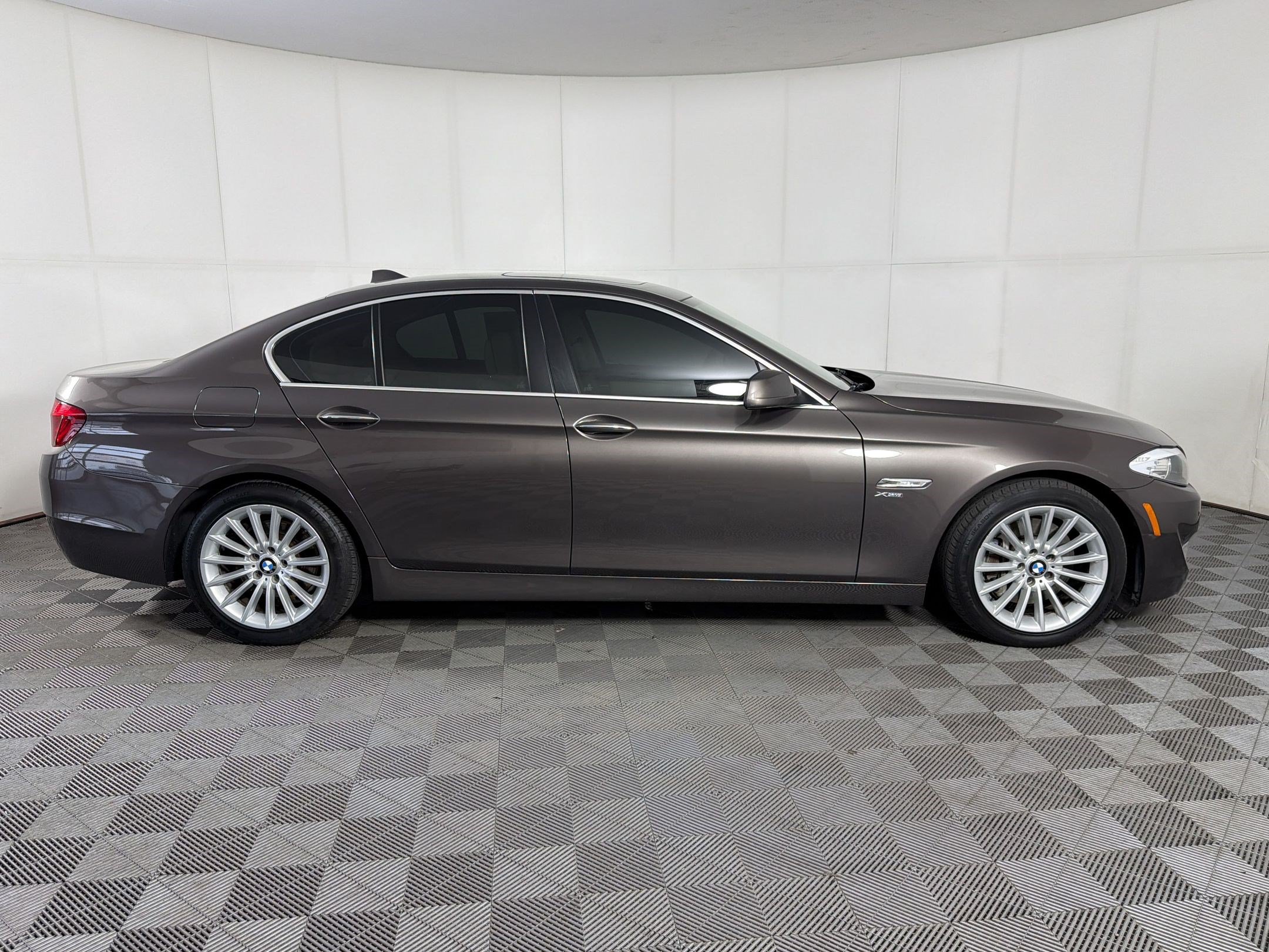 Used 2012 BMW 535i xDrive Sedan AWD/4WD image 8