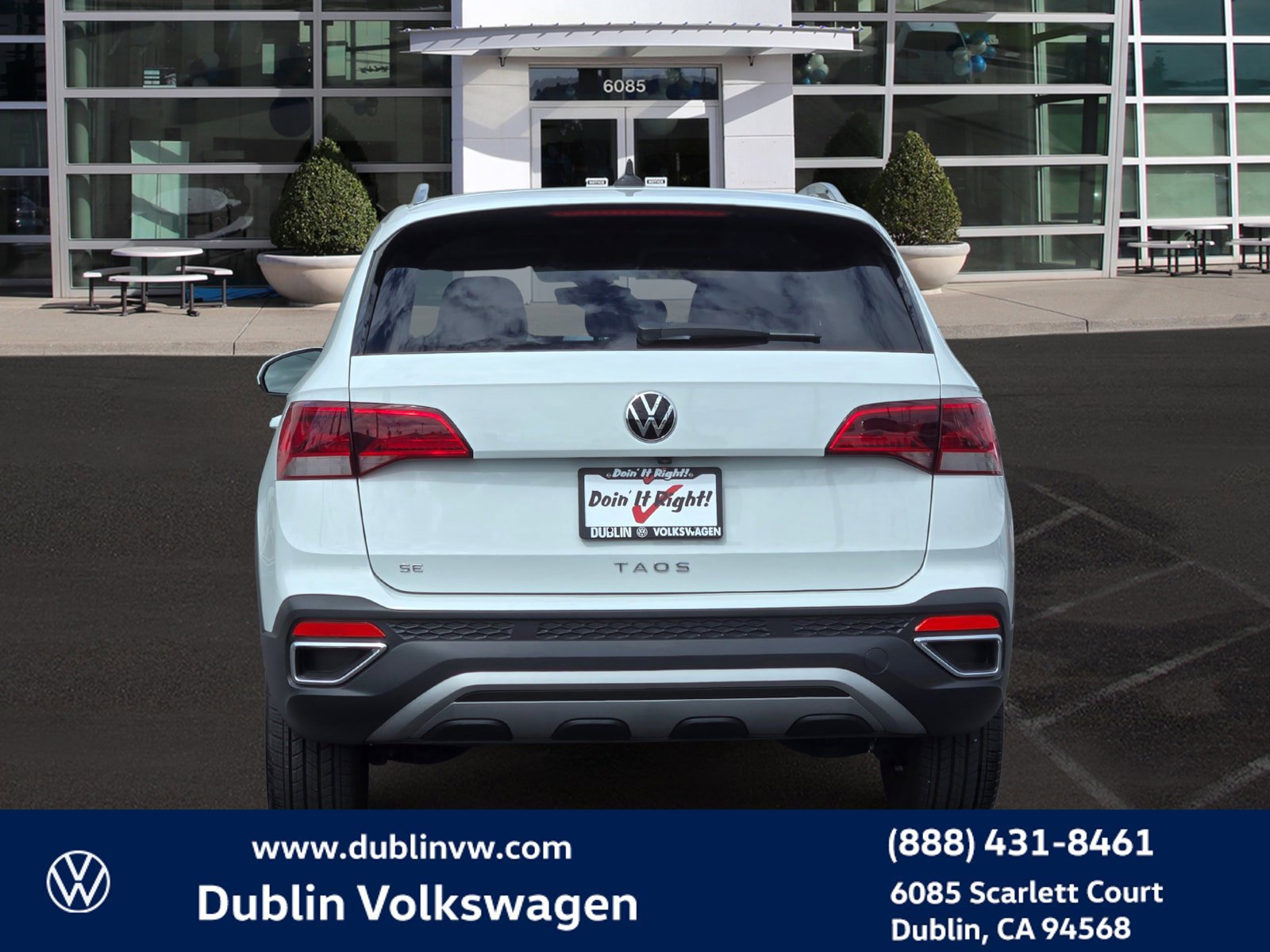 Certified 2023 Volkswagen Taos SE w/ Panoramic Sunroof Package FWD image 5
