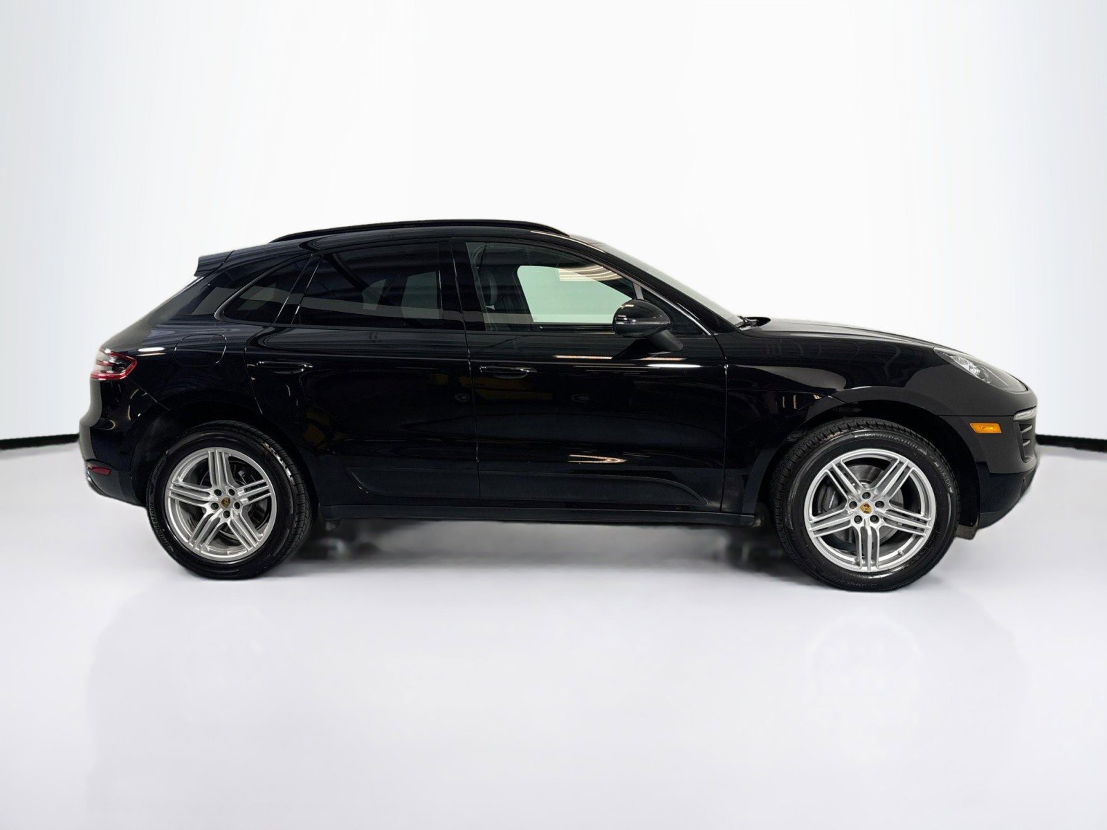 Used 2018 Porsche Macan w/ Premium Package Plus AWD/4WD image 8