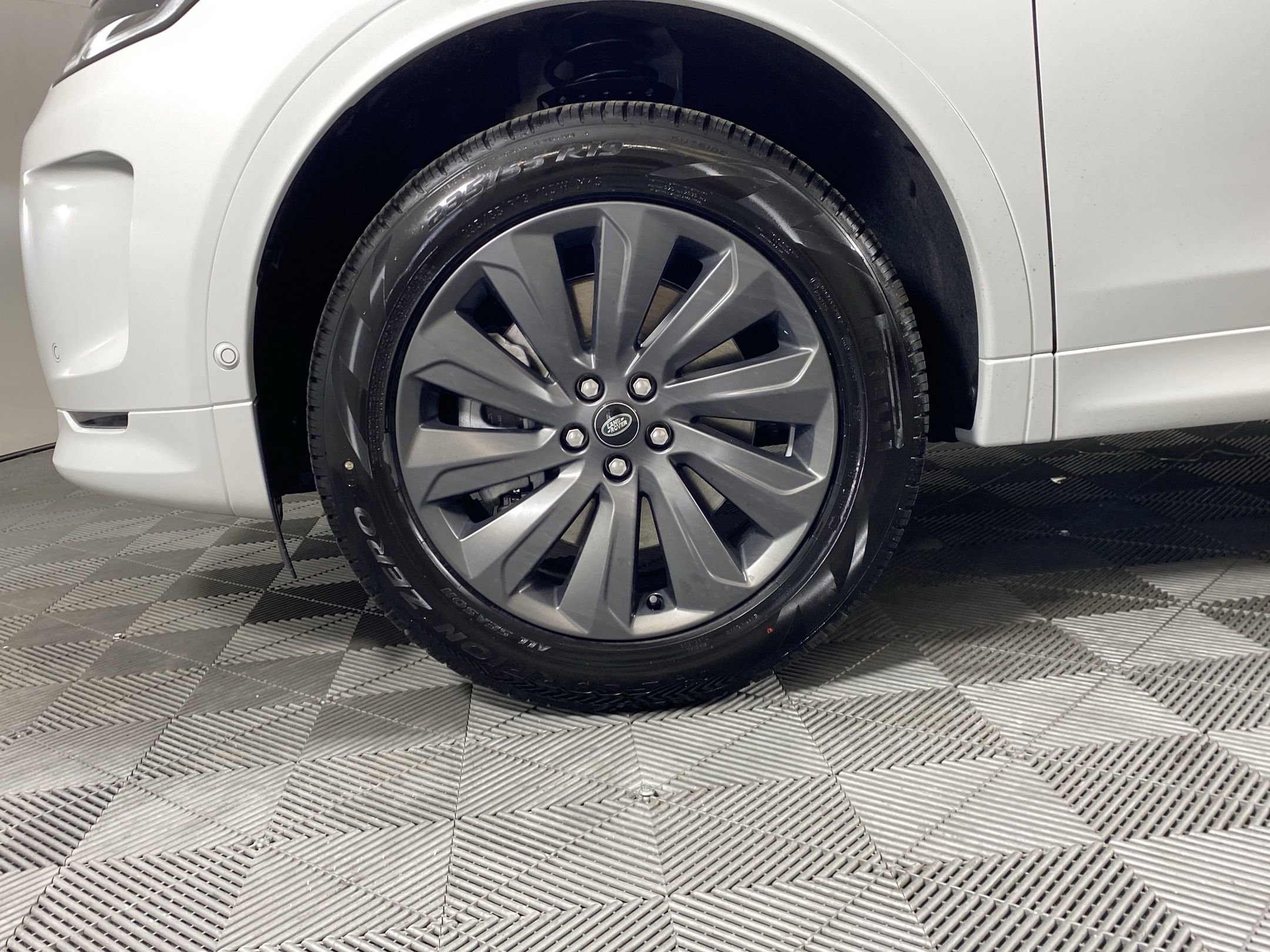 Certified 2025 Land Rover Discovery Sport S image 9