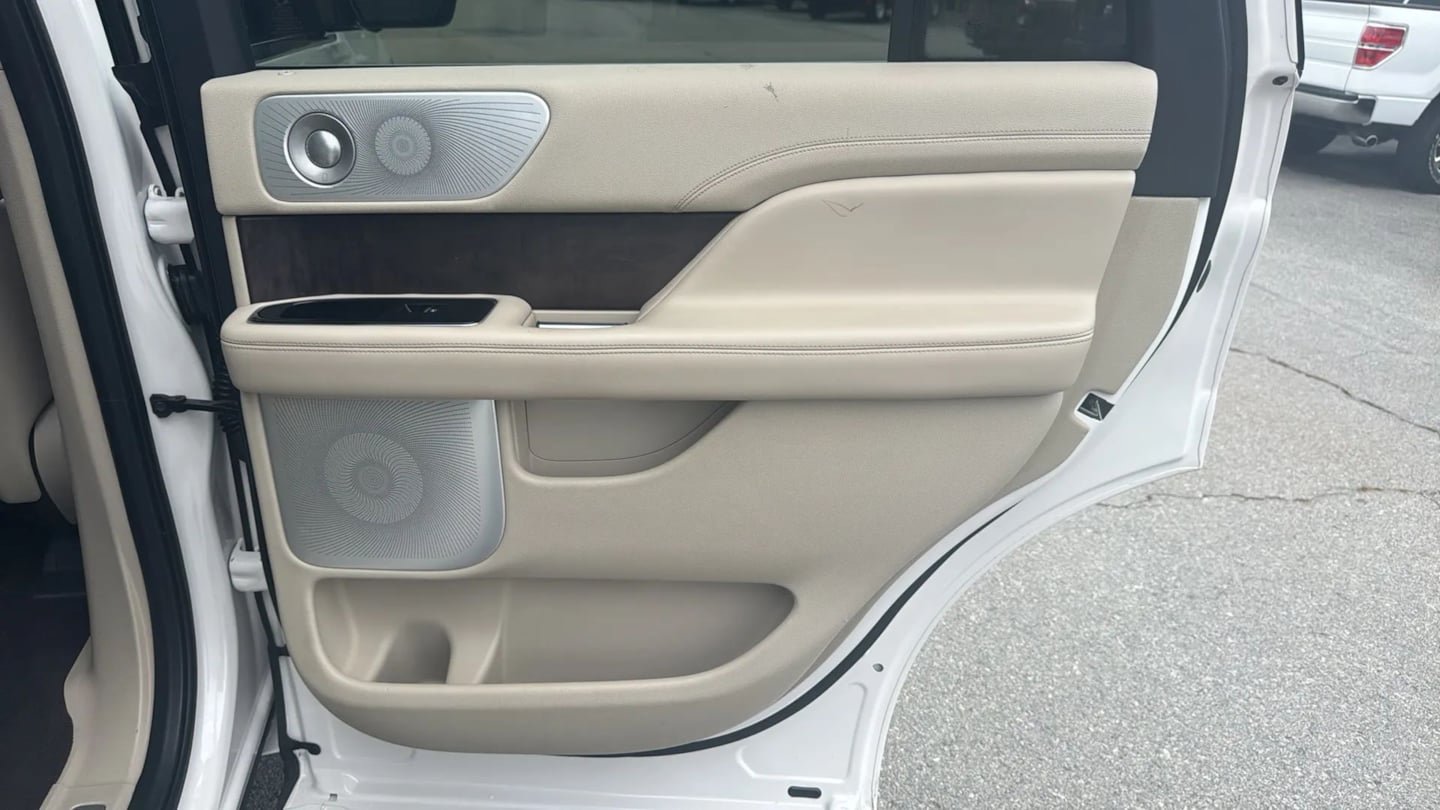 Used 2019 Lincoln Navigator Reserve AWD/4WD image 41