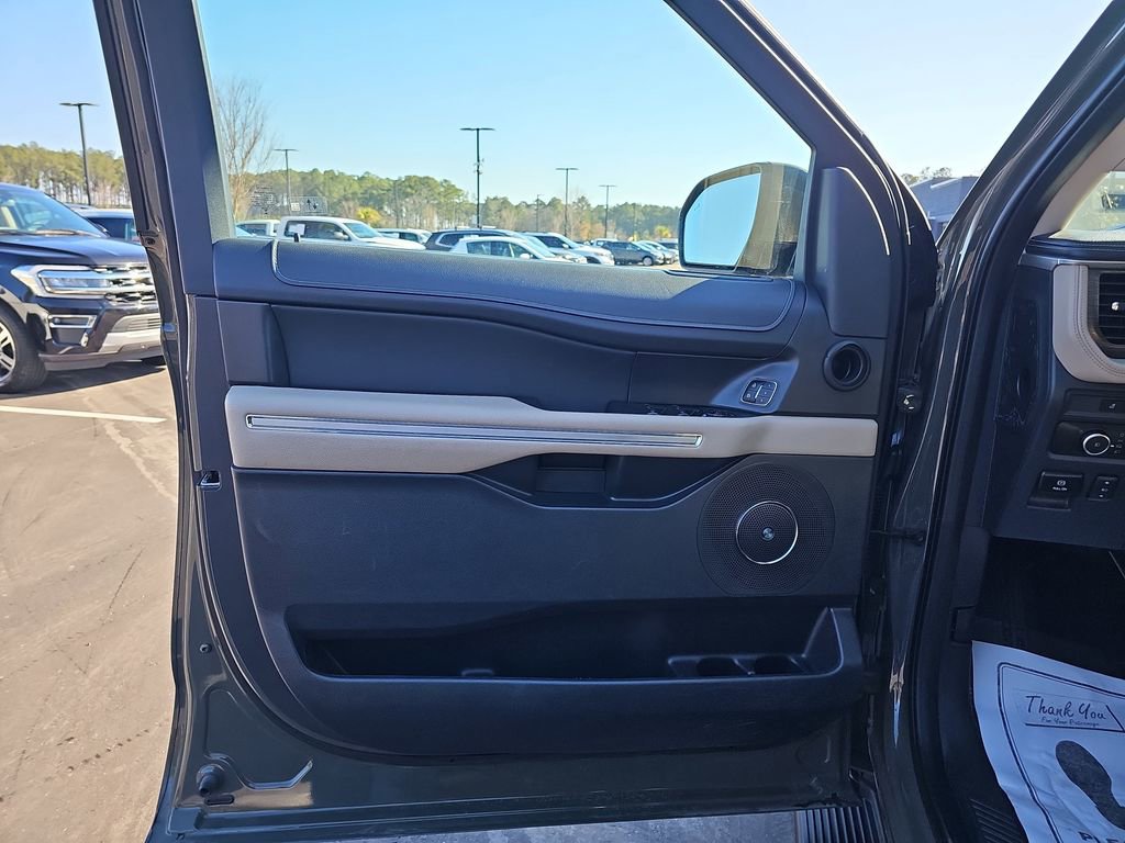 Used 2024 Ford Expedition Limited image 32