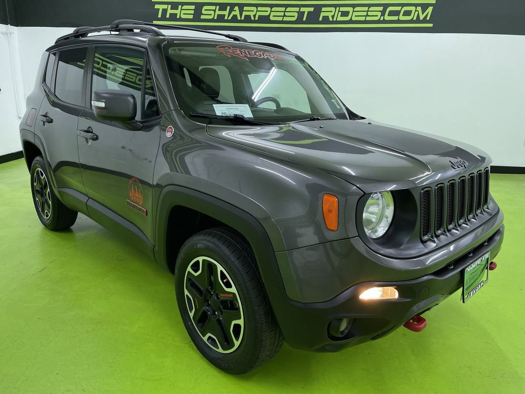 Used 2016 Jeep Renegade Trailhawk w/ Premium Trailhawk Package image 2