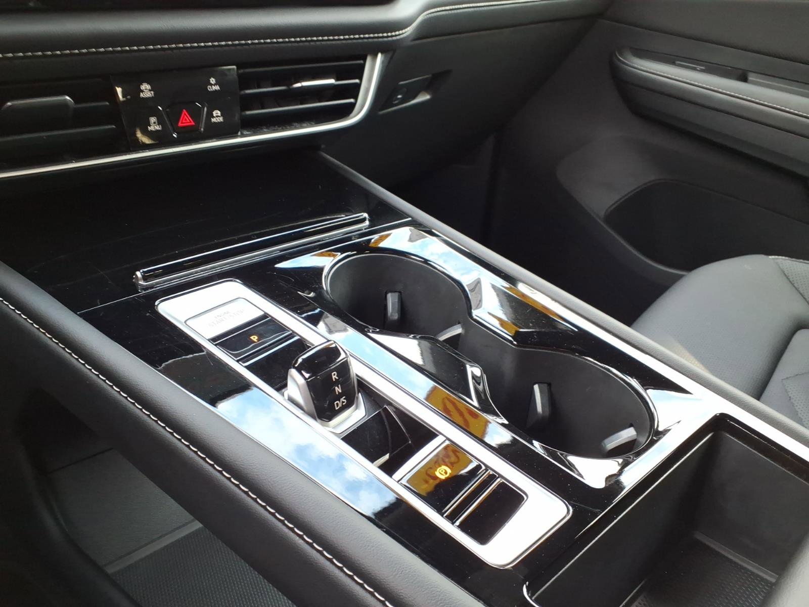 Used 2025 Volkswagen Atlas Cross Sport SE image 18