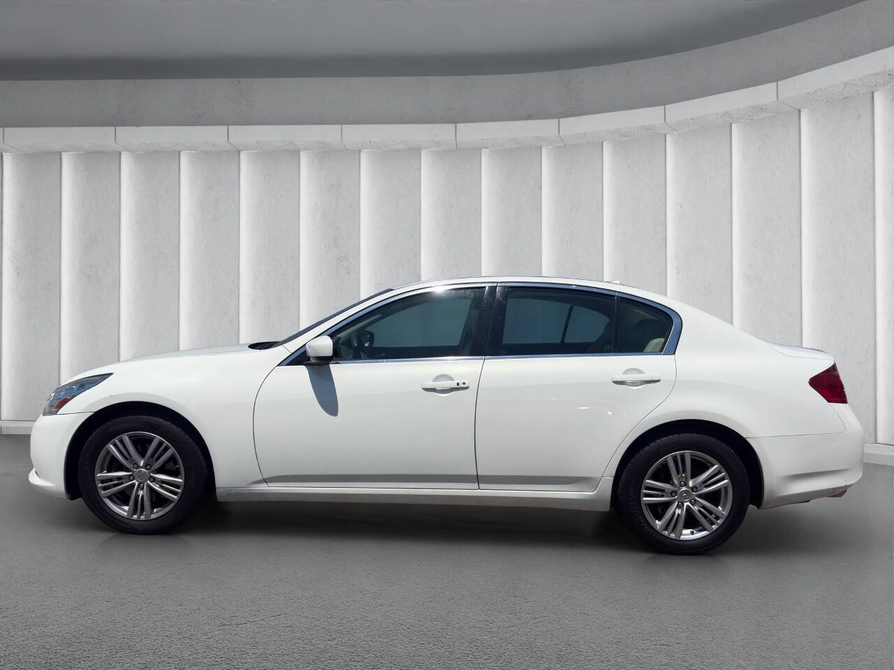 Used 2013 INFINITI G37 x Sedan w/ Premium Pkg AWD/4WD image 2