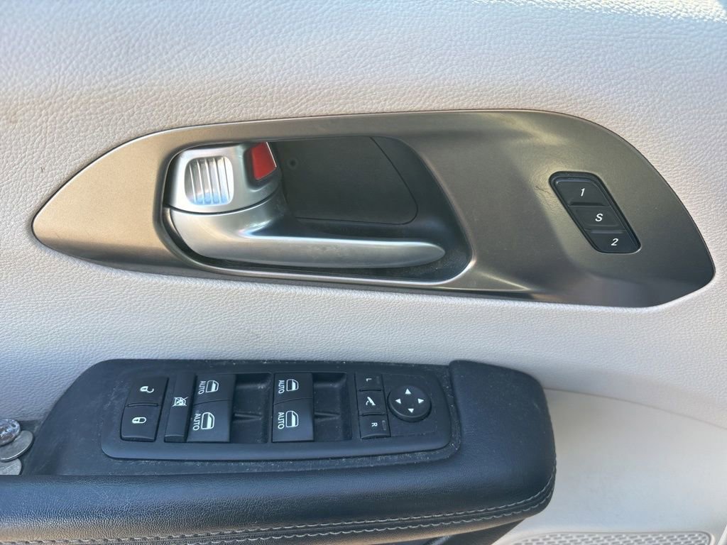 Used 2017 Chrysler Pacifica Limited w/ Tire & Wheel Group image 19