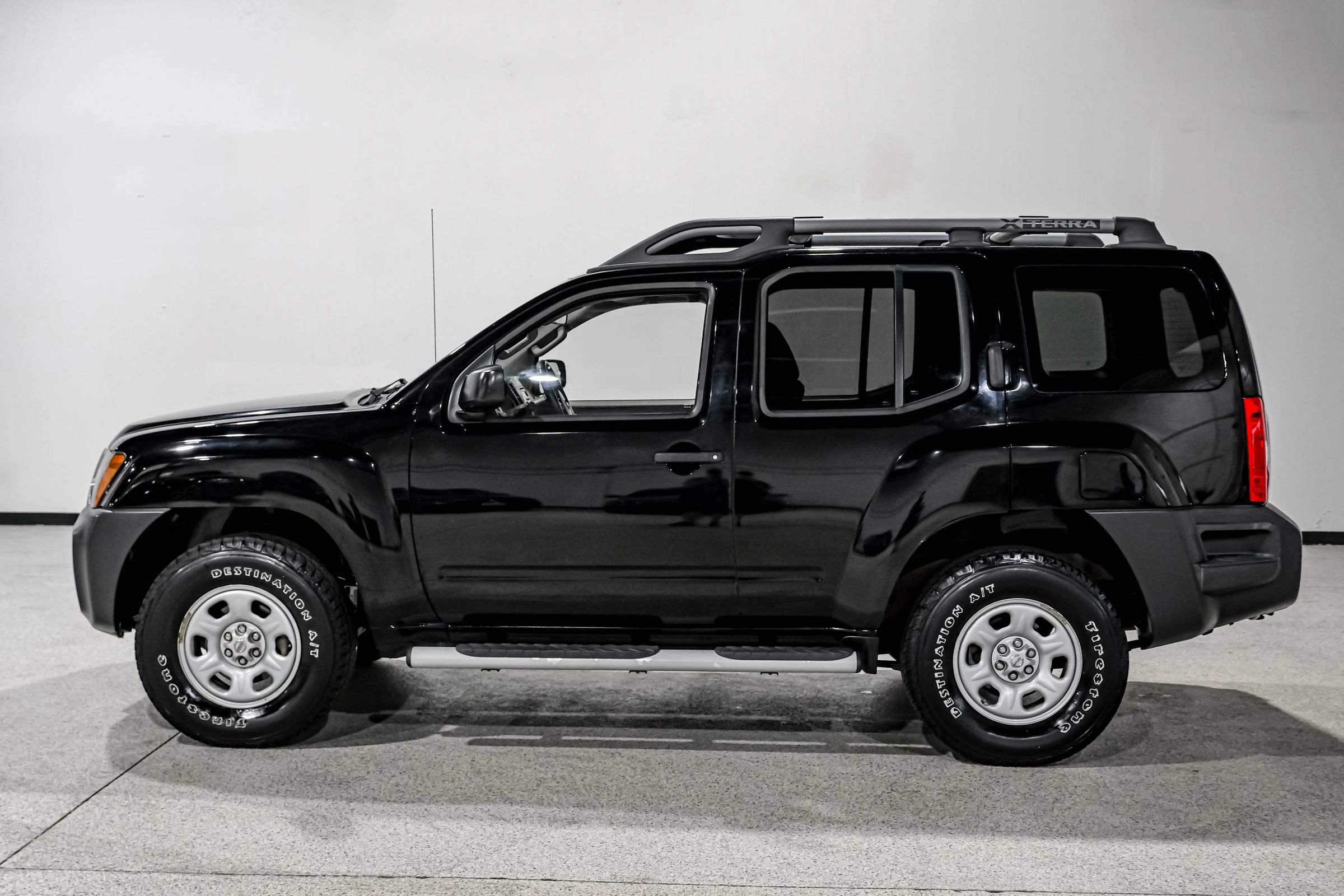 Used 2015 Nissan Xterra X AWD/4WD image 9